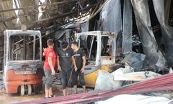 Sebze halinde 22 iş yerinin zarar gördüğü yangındaki hasar görüntülendi