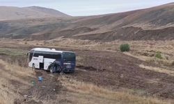 Yolcu otobüsü tarlaya girdi: 2’si çocuk 9 yaralı