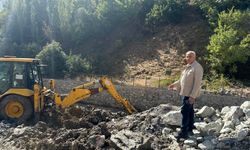 Hakkari’de hasar gören kanalizasyon hattı yeniden onarılıyor