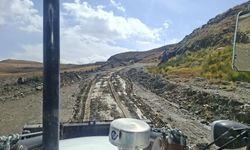 Hakkari’de yağış ulaşımı vurdu: 5 kişi mahsur kaldı