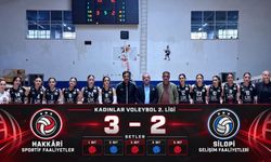 Hakkari’nin kadın voleybol takımı rakibini 3-2 mağlup etti