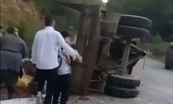 Düzce'de traktör römorku devrildi: 11 yaralı