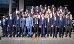 Hakkari Valisi Taşyapan, muhtarlarla bir araya geldi
