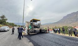 Derecik’te yollar yenileniyor: Sıcak asfalt çalışmaları başladı