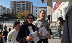 Anne ve kızı, aynı okulda KPSS'ye girdi