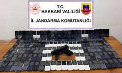 Hakkari’de 142 kaçak cep telefonu ve ruhsatsız tabanca ele geçirildi
