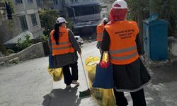 Hakkari’de rastgele atılan çöpler toplanıyor