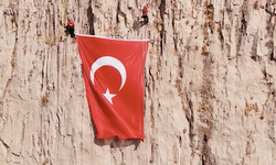 Hakkari'deki Silo Yaylası'na Türk bayrağı asıldı