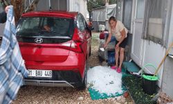 Mersin'de dolu yağdı