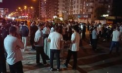 Batman’da otomobilin çarptığı 2 kişi yaralandı; mahalleli yolu trafiğe kapattı