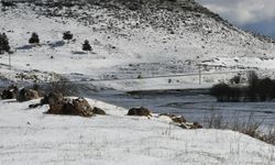 Kars'ın yüksek kesimlerine kar yağdı