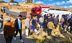 Hakkari-Van yolunda kaza: 8 yaralı