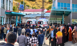 Hakkari'de iki araç çarpıştı: Yaralılar var