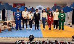 Ünlü oyuncu Azra Akın, Hakkari’de çocuklarla buluştu