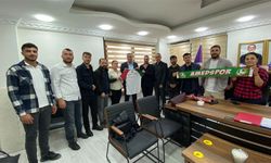 Amedspor taraftar grubundan Hakkari’de DEM Parti’ye ziyaret