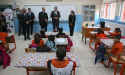 Bakan Tekin Hakkari'de okulları ziyaret etti
