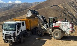 Büyükçiftlik’te 3 kilometrelik yol genişletildi