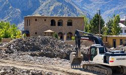 Hakkari Evi itirazlara rağmen yıkıldı