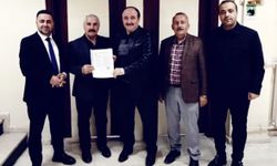 Başkan Nihat Gür mazbatasını aldı