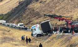 Hakkari Van yolunda kaza: 1 kişi yaralandı