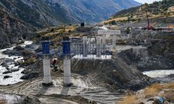 Hakkari-Van yolundaki köprülerde hummalı çalışma