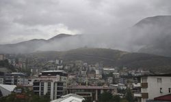 Hakkari’de sis ve yağış etkili oluyor