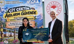 Hakkari'de 262 arıcıya elektrikli tel çit dağıtıldı
