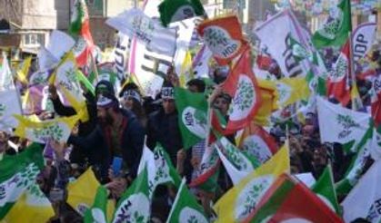 HDP Hakkari'de miting düzenledi