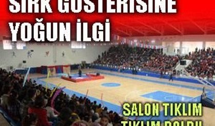 HAKKARİ’DE SİRK GÖSTERİSİNE YOĞUN İLGİ