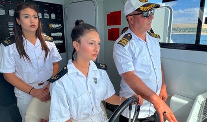 Stajyer kadın kaptanlar Van Gölü'nde dümen başında