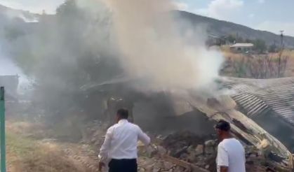 Köyde çıkan yangında 5 ev zarar gördü