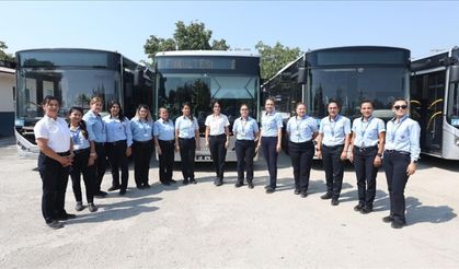Kadın otobüs şoförleri, yolcularını güvenle duraklarına ulaştırıyor