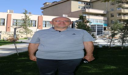 Korkmaz rektörlüğünü yaptığı üniversitenin öğrencisi oldu