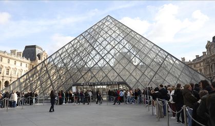 Louvre personeli kötü koşullar nedeniyle greve hazırlanıyor