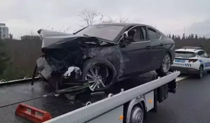 Beton bariyere çarpan otomobilin sürücüsü yaralandı