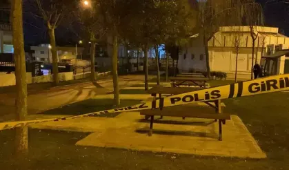 Eşini silahla yaralayıp kendini vurdu