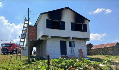Yaylada 3 kişiyi öldürüp, evi ateşe verdi