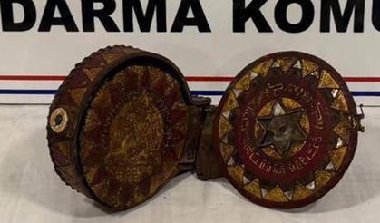 Ceylan derisine yazılmış altın işlemeli Tevrat ele geçirildi