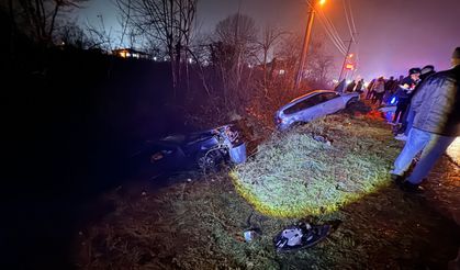 Çarpışan otomobiller kanala devrildi: 6 yaralı