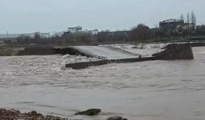 Sağanak sele neden oldu, köprü su altında kaldı