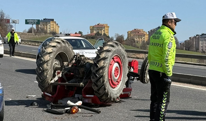 Ahşap elektrik direği taşıyan traktör devrildi: 1 ölü