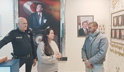 Bulduğu para dolu çantayı sahibine teslim etti