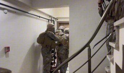 İstanbul’da suç örgütlerine operasyon: 17 gözaltı