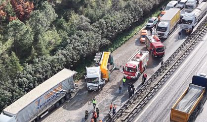 Zincirleme kazada 2 kişi hayatını kaybetti