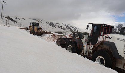 Iğdır’da mayısta karla mücadele sürüyor