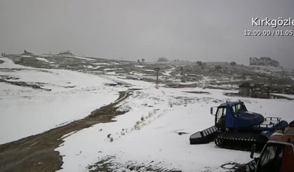 Uludağ'da mayıs ayında kar yağışı