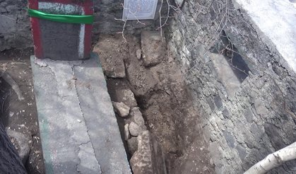 Erzurum'da 'Öksürük Baba Türbesi’nde define kazısı