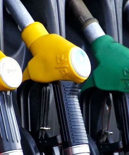 Motorine zam, benzine indirim geldi