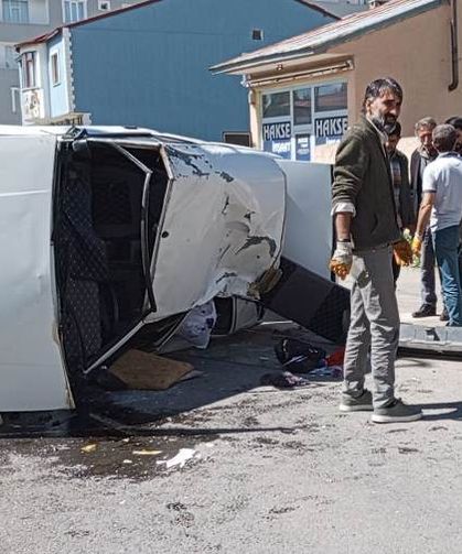 Ağrı'da otomobilin devrildiği kazada 3 kişi yaralandı