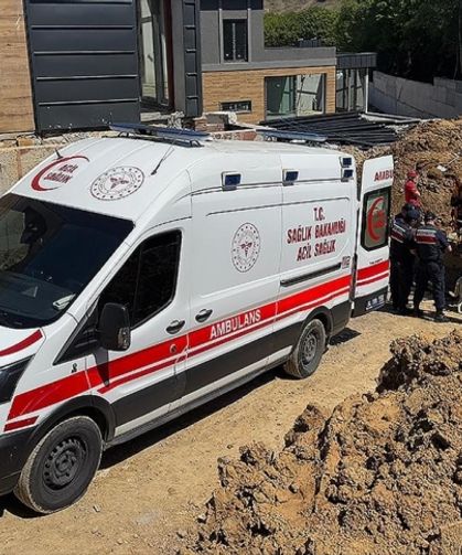 İnşaat alanında göçük: 2 işçiden biri yaralı kurtarıldı